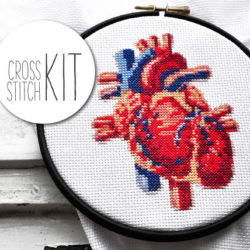 Набор для вышивки крестиком анатомичного сердца