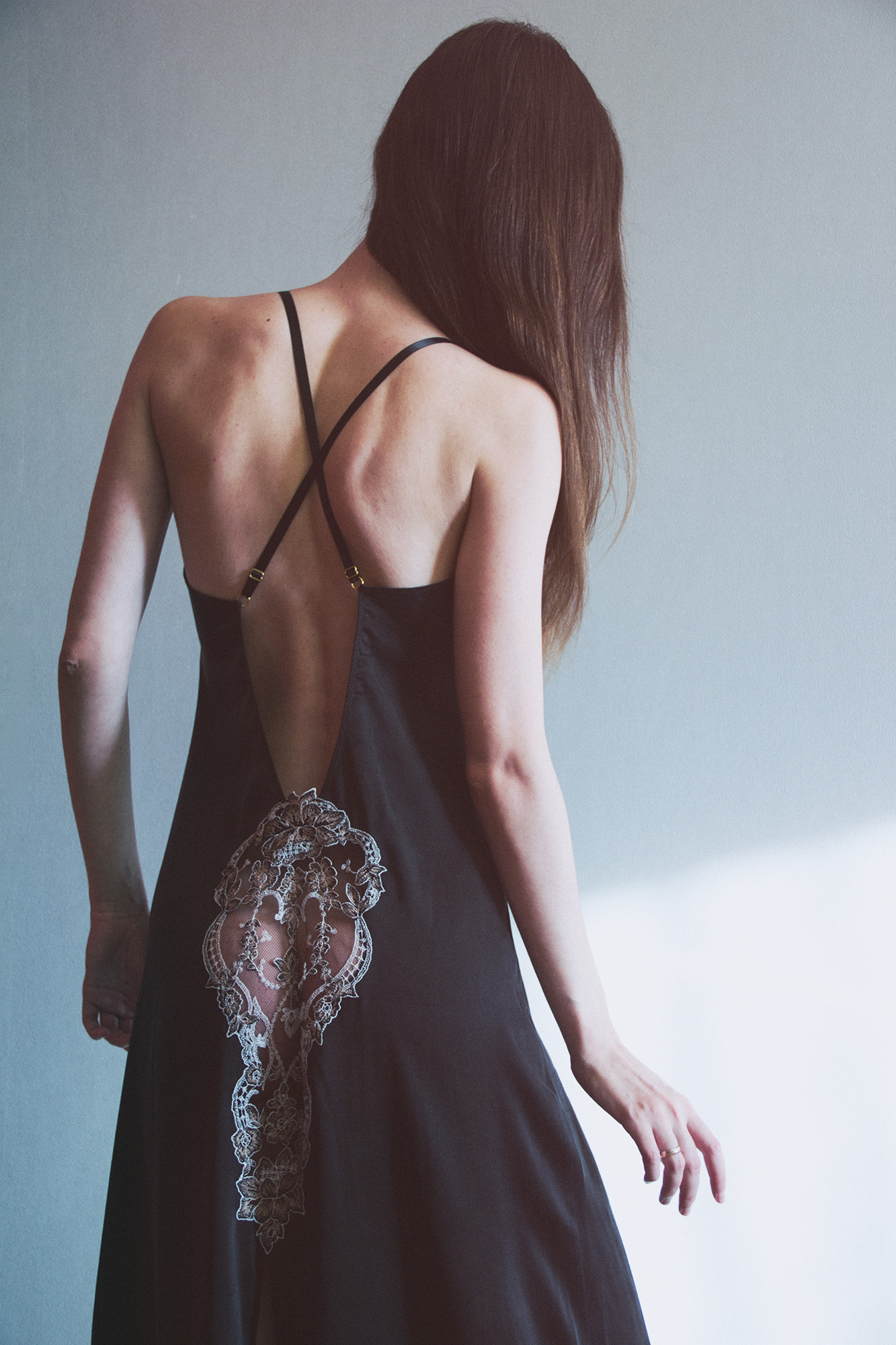 Фотообзор будуарного платья из мокрого шелка о Shell Belle Couture в журнале о нижнем белье и стиле GB {Garterblog.ru}